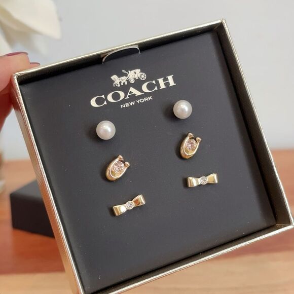 NWT Coach Signature And Bow Stud Earrings‎ Set
Plated brass and glass - Picture 1 of 5